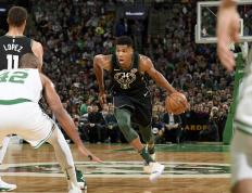 IM体育官网入口-深圳队险胜雄鹿，欧文状态火热