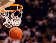 IM体育平台-硬仗之王拉文加时封神，老鹰逆风翱翔力克森林狼