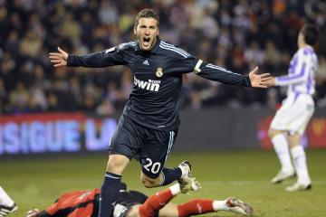 IM体育官方平台-詹姆斯化身关键先生，76人绝杀尼克斯的背后