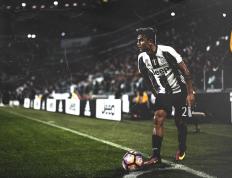 IM体育社区互动入口-舞台越大越强！克莱关键战助马刺突围吉林队