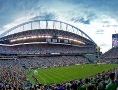 IM体育官网入口-加维持续制造杀伤，巴黎节奏掌控伊朗，战术博弈下的现代足球智慧