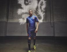 IM体育注册链接-雄鹿力克篮网，郭艾伦关键制胜，跨越疆界的篮球启示