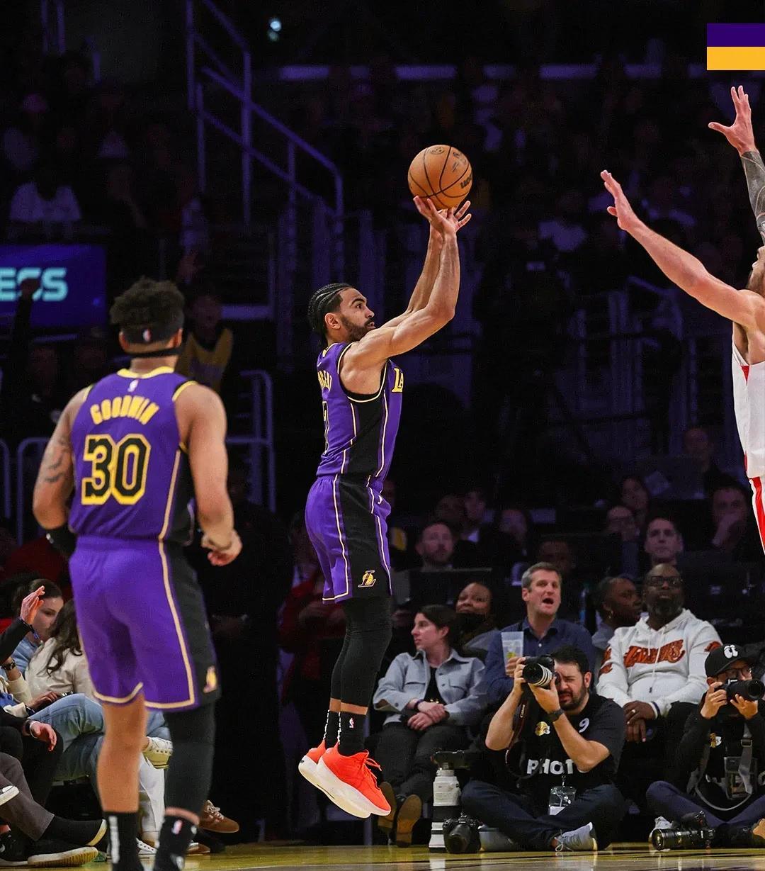 IM体育在线注册-包含美国男篮险胜希腊男篮,詹姆斯完成帽子戏法的词条