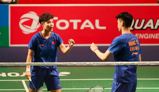 IM体育赛事直播入口-印尼队翻盘日本队，黄鸭组合点燃赛场