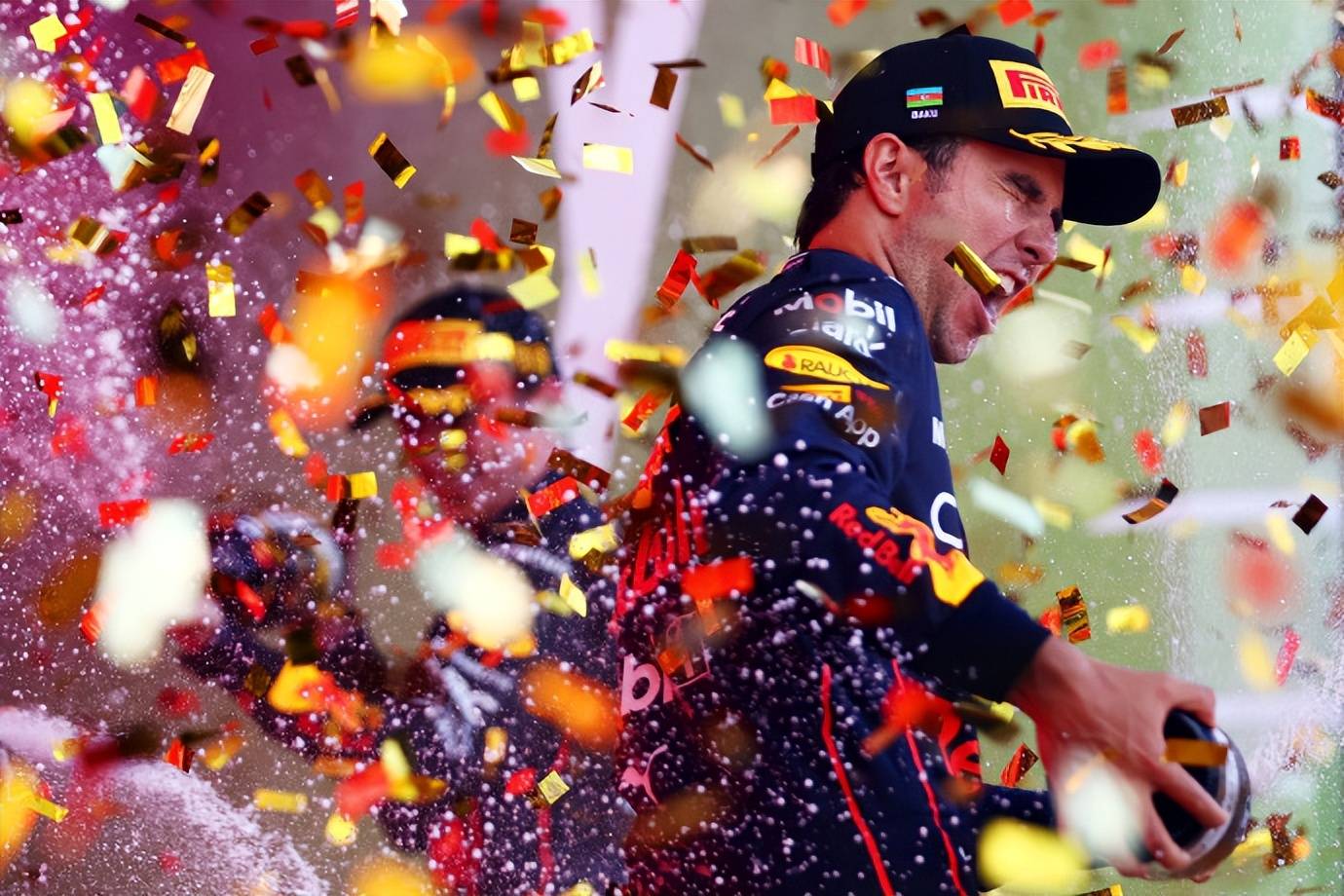 IM体育平台-法拉利鏖战梅赛德斯，佩雷兹统治全场的简单介绍