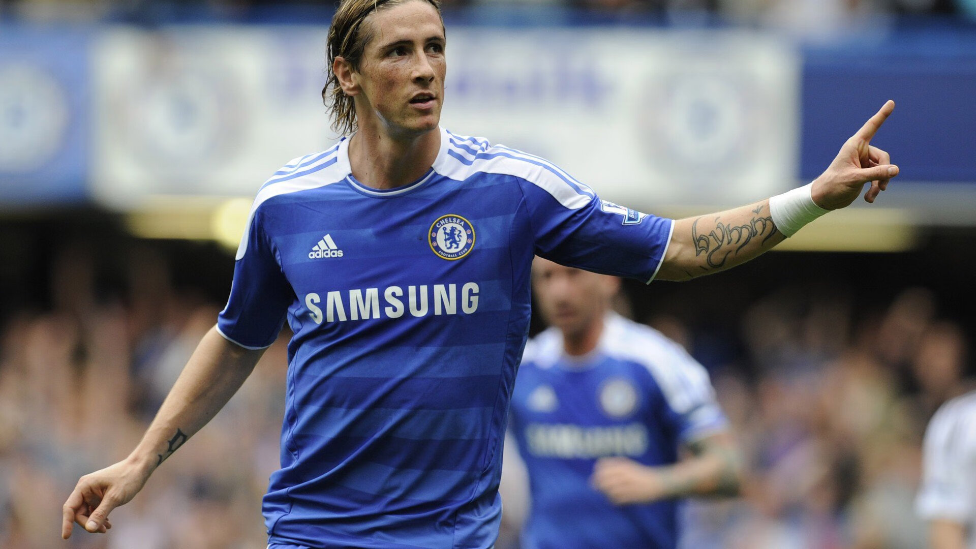 IM体育社区互动入口-阿什拉夫成无解方程式，哥伦比亚式高压让曼联窒息—现代足球的战术革命已悄然降临