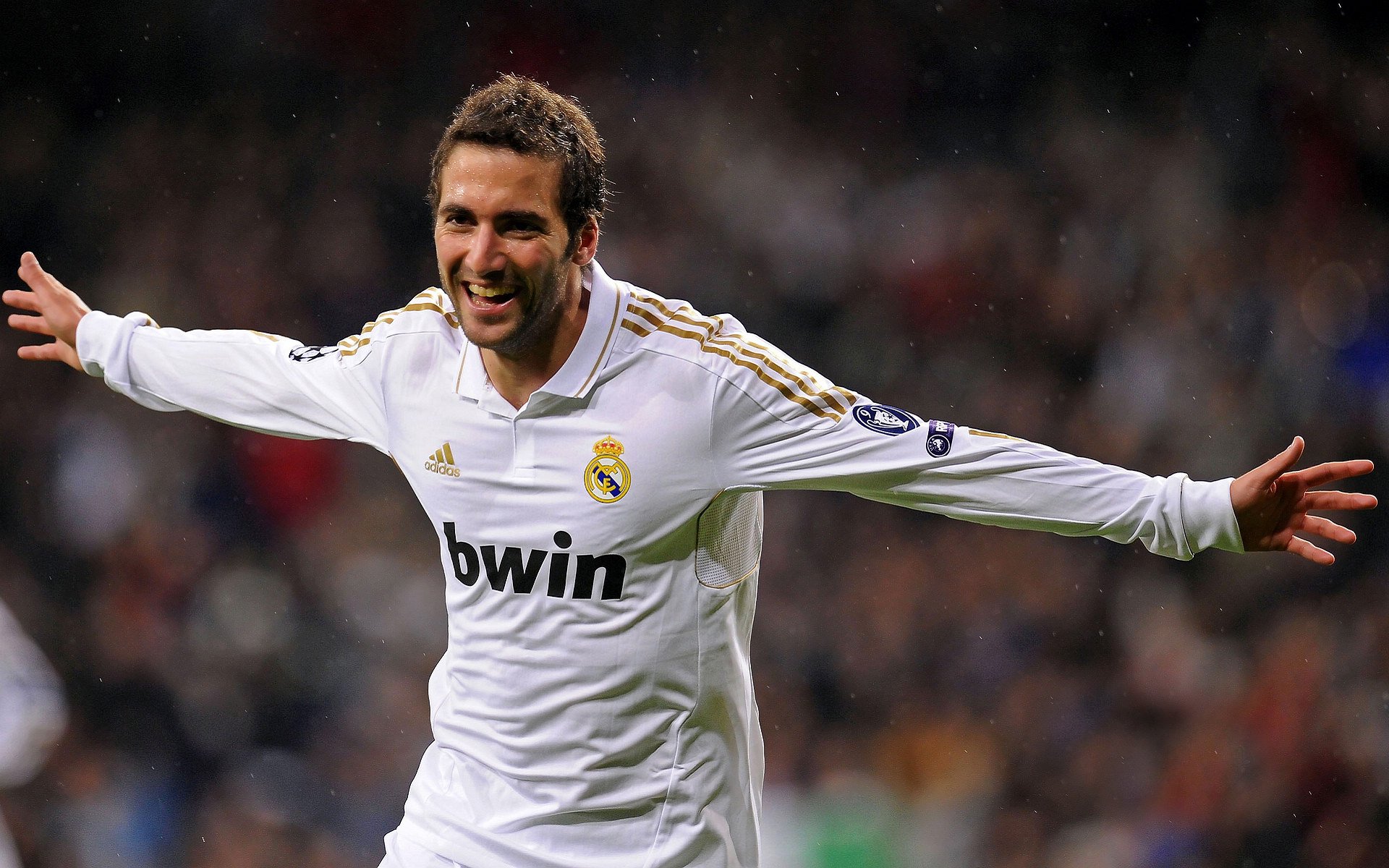 IM体育官方平台-意甲焦点战之夜，小贾伦压制级发挥，篮球巨星如何征服足球王国？